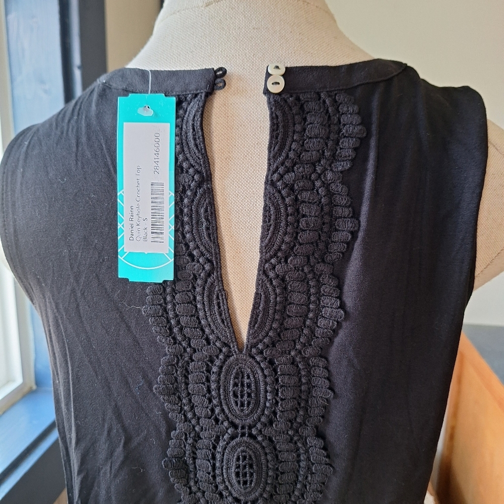 Daniel Rainn "Quin Keyhole Crochet Top", Size Small, Style#RPD15302RY3, NWT - Picture 6 of 14